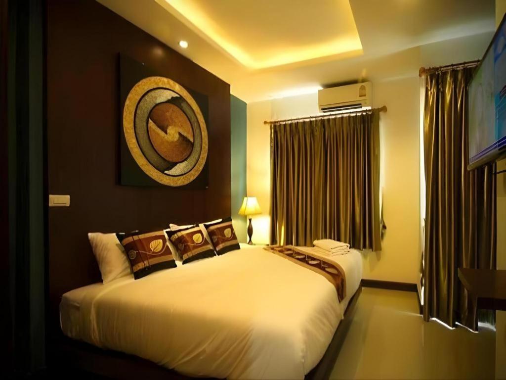 Ilmare Patong Place Bagian luar foto