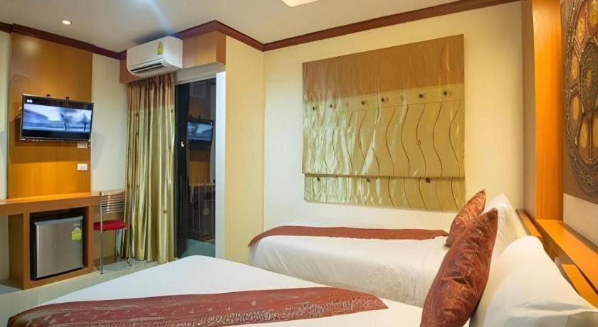 Ilmare Patong Place Bagian luar foto