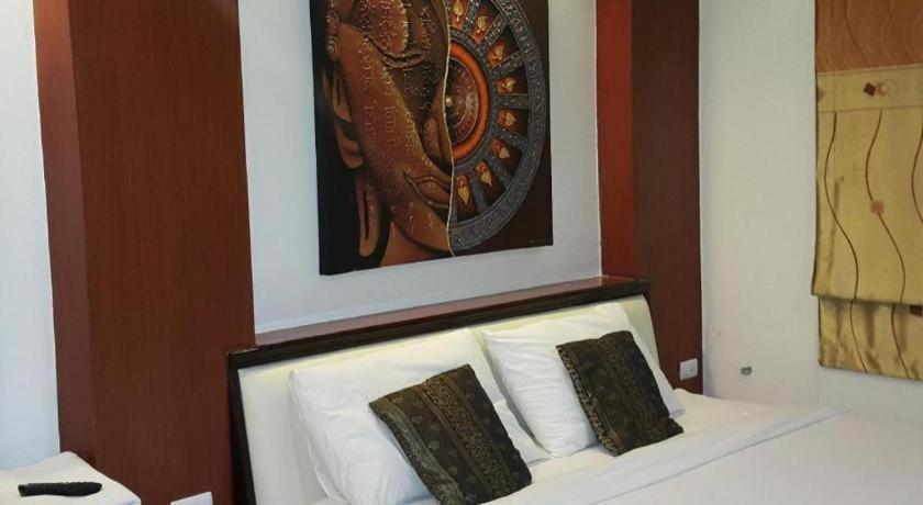 Ilmare Patong Place Bagian luar foto