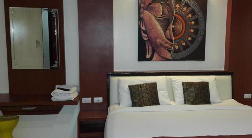 Ilmare Patong Place Bagian luar foto