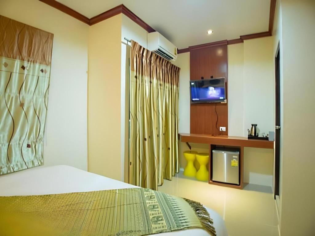 Ilmare Patong Place Bagian luar foto