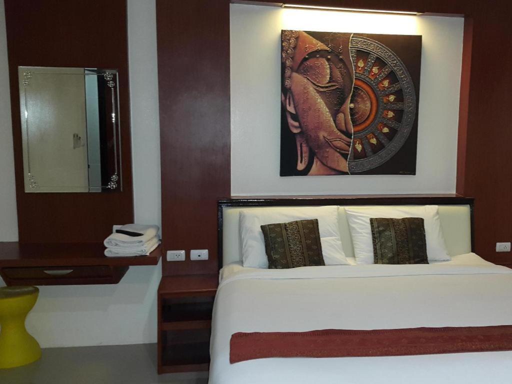 Ilmare Patong Place Bagian luar foto