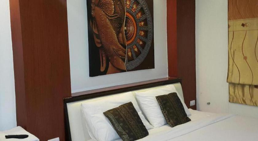 Ilmare Patong Place Bagian luar foto