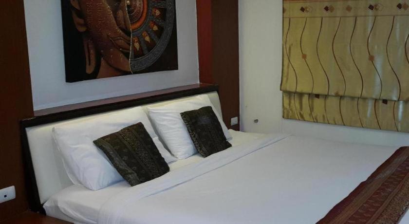 Ilmare Patong Place Bagian luar foto
