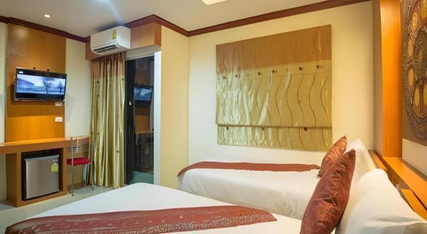 Ilmare Patong Place Bagian luar foto